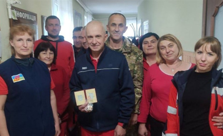 Фельдшер із Сарн отримав нагрудний знак від Міноборони