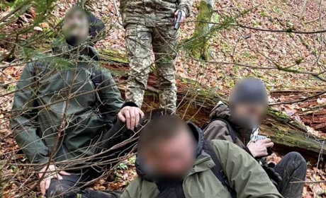 Зголоднілих, змоклих та замерзлих жителів Житомирщини знайшли в горах на румунському кордоні