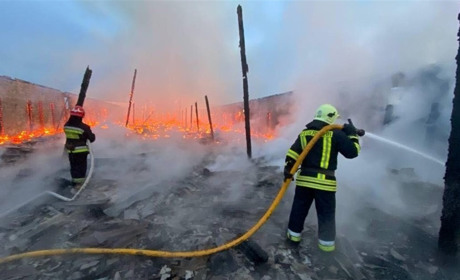 Горів цегляний склад у селі Стоянів на Червоноградщині. Пожежу вогнеборці ліквідували