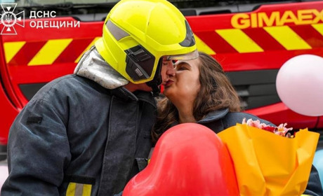 Родина рятувальників з Одещини зробили гендерпаті на роботі (ФОТО)