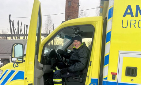 Лікарня на Звягельщині отримала "швидку", апарати і медикаменти, а пожежна бригада – обладнання