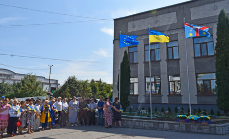У Жмеринці урочисто підняли державний прапор: відео