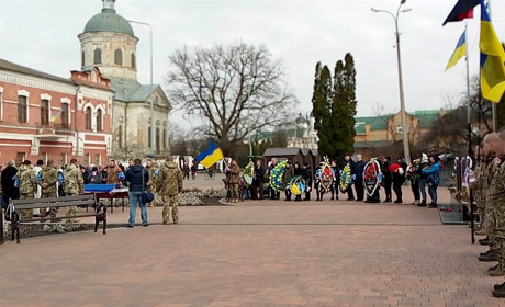 Ніжинська громада провела в останню путь воїна-захисника Олександра Кійкова