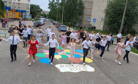 Як у закладах освіти Глухова та навколишніх сіл відзначили випускний-2024