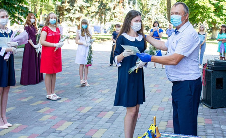 У Кагарлицькому ліцеї урочисто вітали випускників