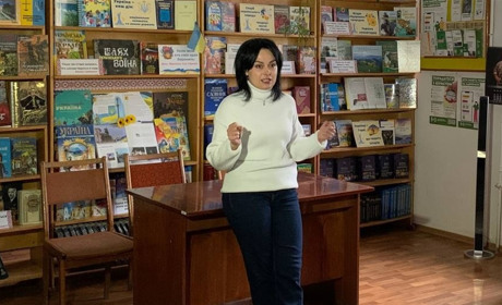 «Волонтерство - це поклик душі»: про що розповідала волонтерка Яна Юрченко на зустрічі в бібліотеці