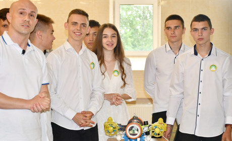 Учні Ніжинського міського ліцею розробили підводний дрон