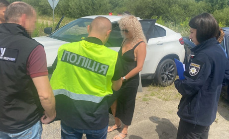 За 6000 доларів червоноградка обіцяла виготовити фіктивні документи для перетину кордону