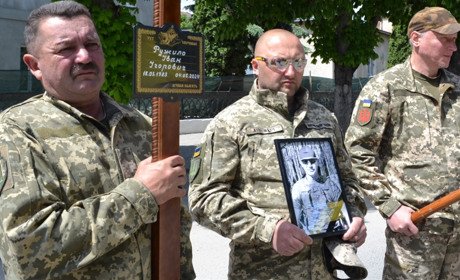 І знову «на щиті» – Чортків зустрів загиблого воїна-Героя Ружила Івана
