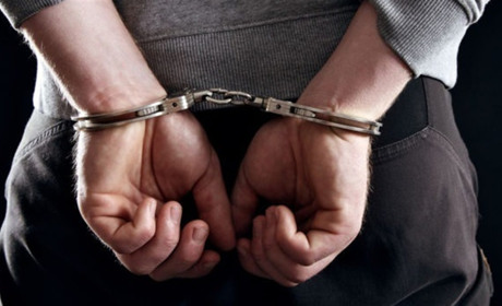 Заробив на строк: житель Зеленого Яру, що на Кагарличчині, поцупив пістолет та банківські карти