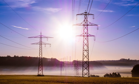 У Сватівському районі тривають планові ремонтні роботи електромереж: де і коли не буде світла