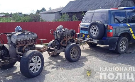 У Степангороді поліцейські вилучили 11 мотопомп, майже п’ять кілограмів бурштину, зброю та набої