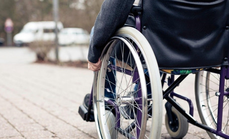 Житель Звягельщини на інвалідному візку до смерті побив матір через сварку