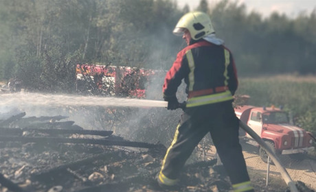 У Великих Цепцевичах горів будинок. Пожежу гасили дві пожежні команди