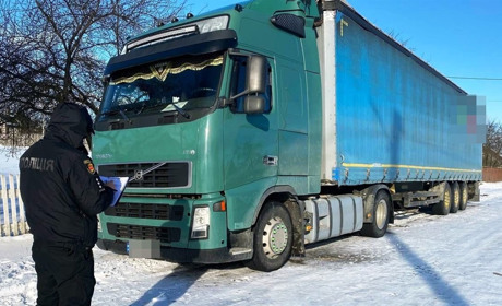 Без дозволу і пояснень: у Сарненському районі затримали перевізника нелегального дерева