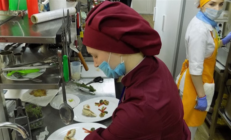 Кращих кухарів вчать у Нетішинському професійному ліцеї: доведено на фестивалі робітничих професій