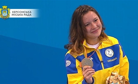 Перше «золото» для України на Паралімпійських Іграх здобула херсонська плавчиня Єлізавета Мерешко