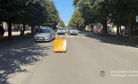 У Шостці наїзд на пішохідному переході: жінка в лікарні, поліція розслідує ДТП