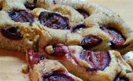 Готуємо сьогодні: найсмачніший сливовий пиріг з газети "Нью Йорк таймс"