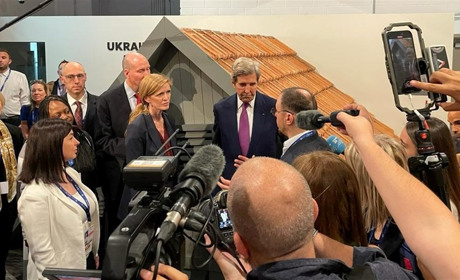 Спеціальний представник Президента США Джон Керрі відвідав український павільйон на СOP28