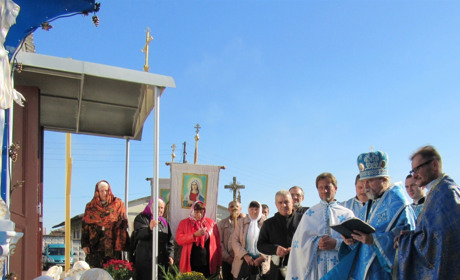 У Сватовому освятили перший камінь під будівництво нової автокефальної церкви