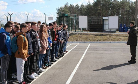 У Вараші для школярів міста військові провели тиждень військово-патріотичного виховання