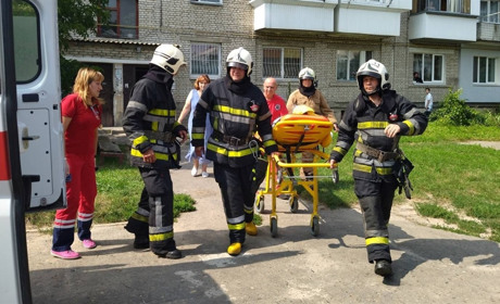 Жінка похилого віку потребувала медичної допомоги і не могла самостійно відчинити двері квартири