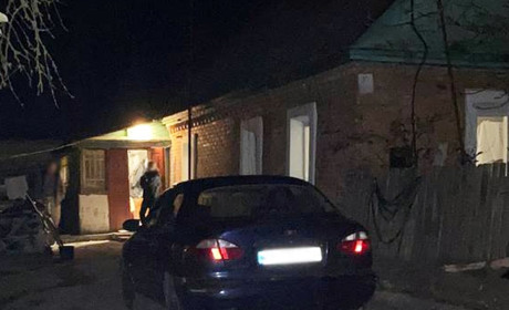 Конфлікт через борг: на Житомирщині чоловік ножем важко поранив родича