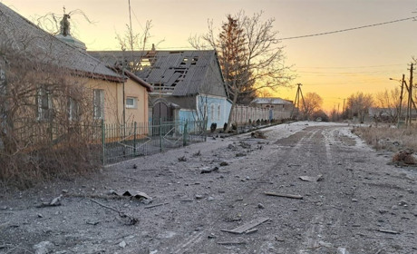 Протягом доби російські терористи випустили по Херсонщині понад 400 снарядів: 2 людини загинули