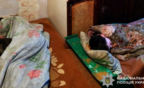 У Славуті через жебрацтво та антисанітарію у матері вилучили п’ятьох дітей