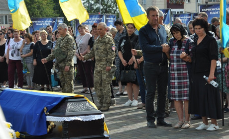 У Сарнах попрощалися зі старшим сержантом «Поліських вовків» Сергієм Головачуком