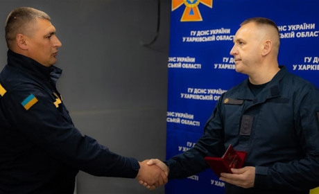 "За відвагу в службі": відзначено рятувальника з Великобурлуччини