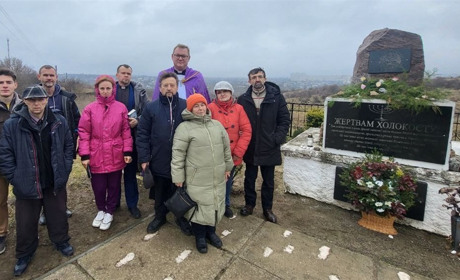 Католики та протестанти Південноукраїнська разом молилися за євреїв, загиблих у Голокості