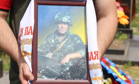 За сміливість на фронті звали "Тигром": у Тростянці попрощалися з Героєм Олександром Рибальченком