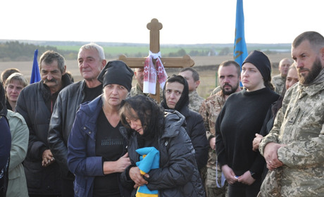 «Героями не народжуються, ними стають»: на Чортківщині схоронили воїна-гранатометника Кучмія Тараса