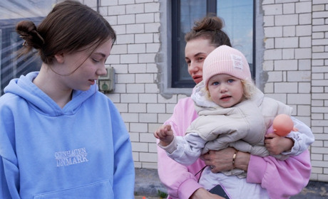 14-річна дівчина врятувала 2-річну дитину: деталі наслідків російського обстрілу Коростеня 3 квітня