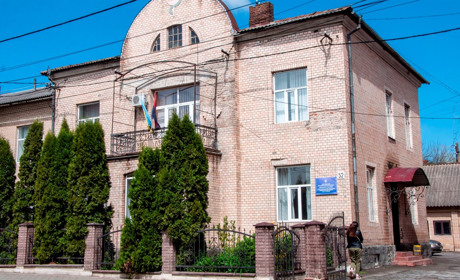 Відтепер у Чорткові у державній лабораторії відбирають ПЛР-тести і знімають додаток «Дій вдома»