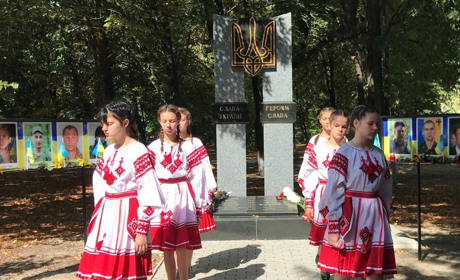 У Петропавлівці вшанували загиблих воїнів в Іловайському котлі