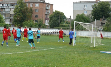 У Білопіллі грали у футбол та в шахи