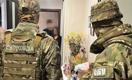 Слідкували на оборонними об'єктами через відеореєстратори. СБУ і Нацполіція спіймали держзрадників