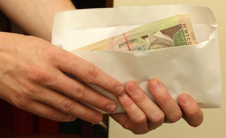 Матір малолітньої дитини змусили повернути 28 000 грн допомоги від держави