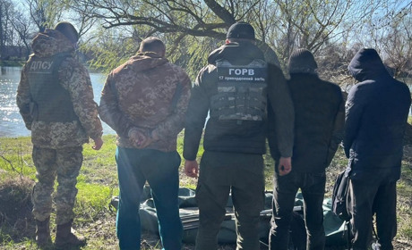 Прикордонники Ізмаїла затримали ухилянтів, які прямували до Румунії на гумовому човні