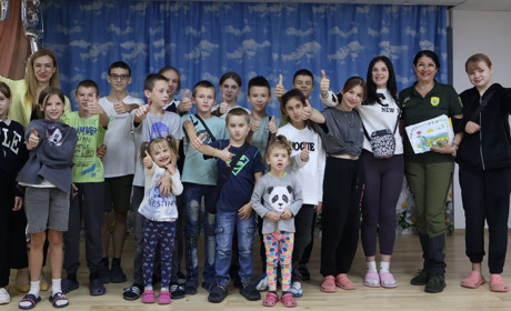 Спілкування та подарунки: волонтерка з Німеччини відвідала Центр реабілітації дітей в Южноукраїнську