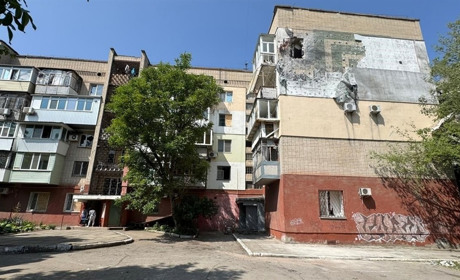 Окупанти били по Херсону авіабомбами: пошкоджено 24 будинки