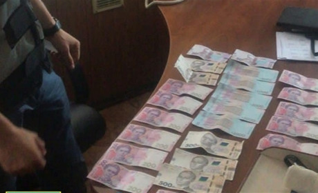 Пропонував 1000 доларів хабаря за закриття справи: на Вознесенщині поліція затримала чоловіка