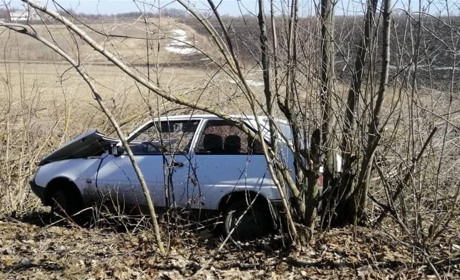Під Куянівкою авто злетіло в кювет