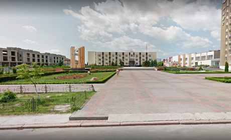 У Вараші підприємці мітингували під міськрадою: просили дозволити торгувати магазинам на ринку