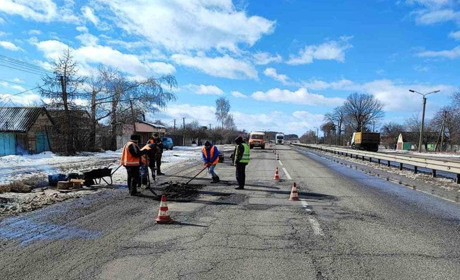 На Харківщині ремонтують дороги: відновлення автошляхів стартувало і на Сахновщині