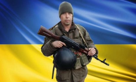 У Кума була одна мрія – вибити ворога й повернутися в Мар’їну Рощу: на щиті вдома Юрій Калашов|ВІДЕО