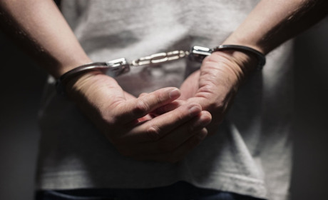 Знущався та бив свою матір по обличчю: жителя Звягельщини покарали адміністративним арештом